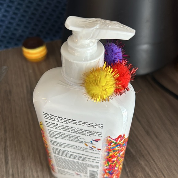 Hempz buttercream, birthday cake moisturizer - Picture 4 of 4